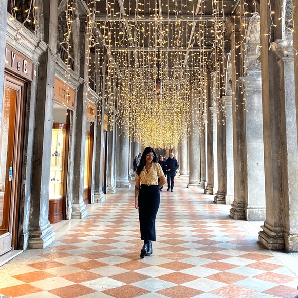 Posh Ambassador ♥️ Meet Your Seller - Picture 5 of 9